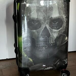Call of Duty Modern Warfare Gamer Hard Shell Carryon Suitcase Skull